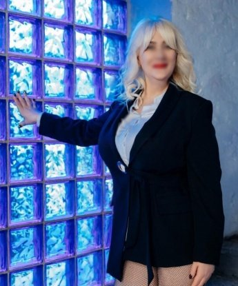 Валя, 42
